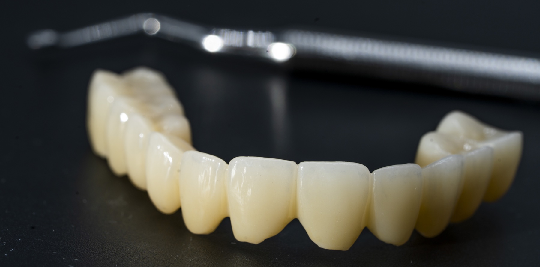 Punte extinsă din zirconiu fotografiată în laborator înainte de livrare